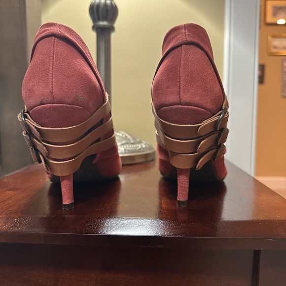 Fly London “Batam” suede booties in excellent condition size 8.5 (39) - Picture 3 of 11